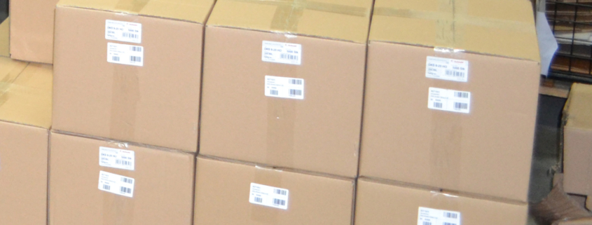 Opgestapelde dozen voor e-fulfilment.